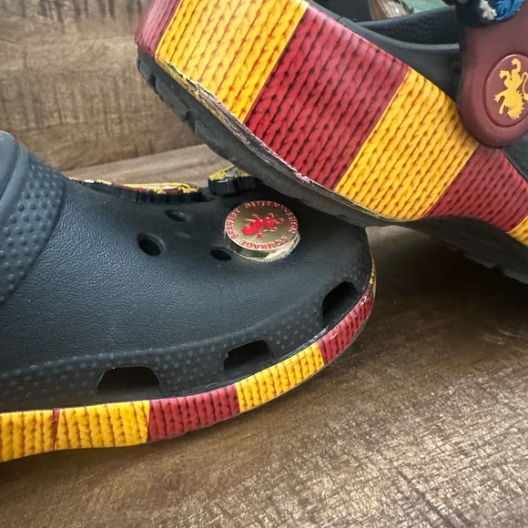 Crocs | Kids Harry Potter Gryffindor Classic Clog - Picture 6 of 7
